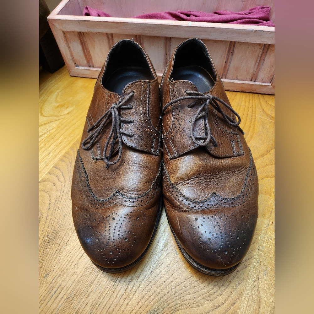 Gently worn men's dress shoes